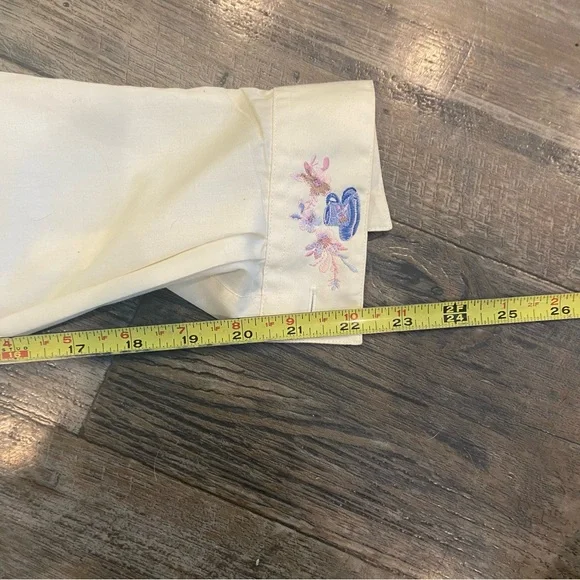 Vintage ivory button down blouse embroidered tea set motif - Picture 3 of 8